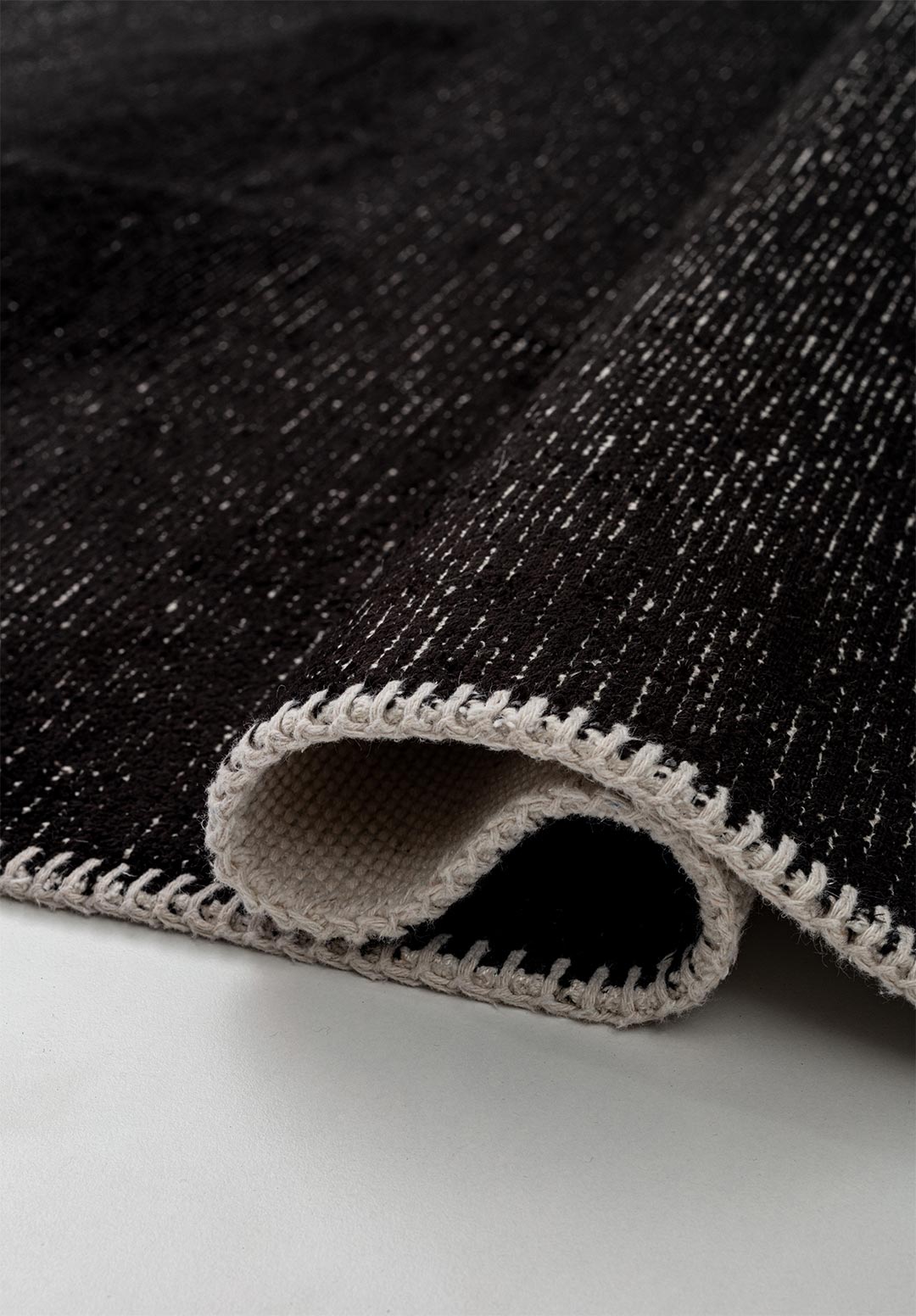 PEARL BLACK RUG