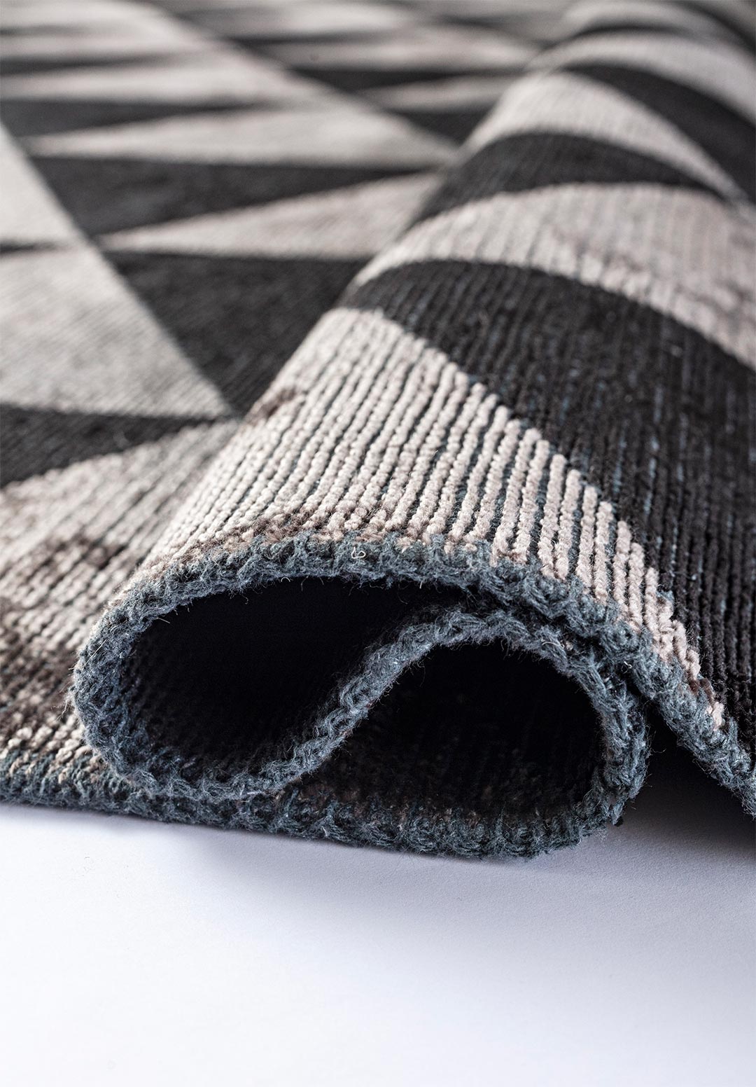 FERRARA BLACK - LIGHT GREY RUG