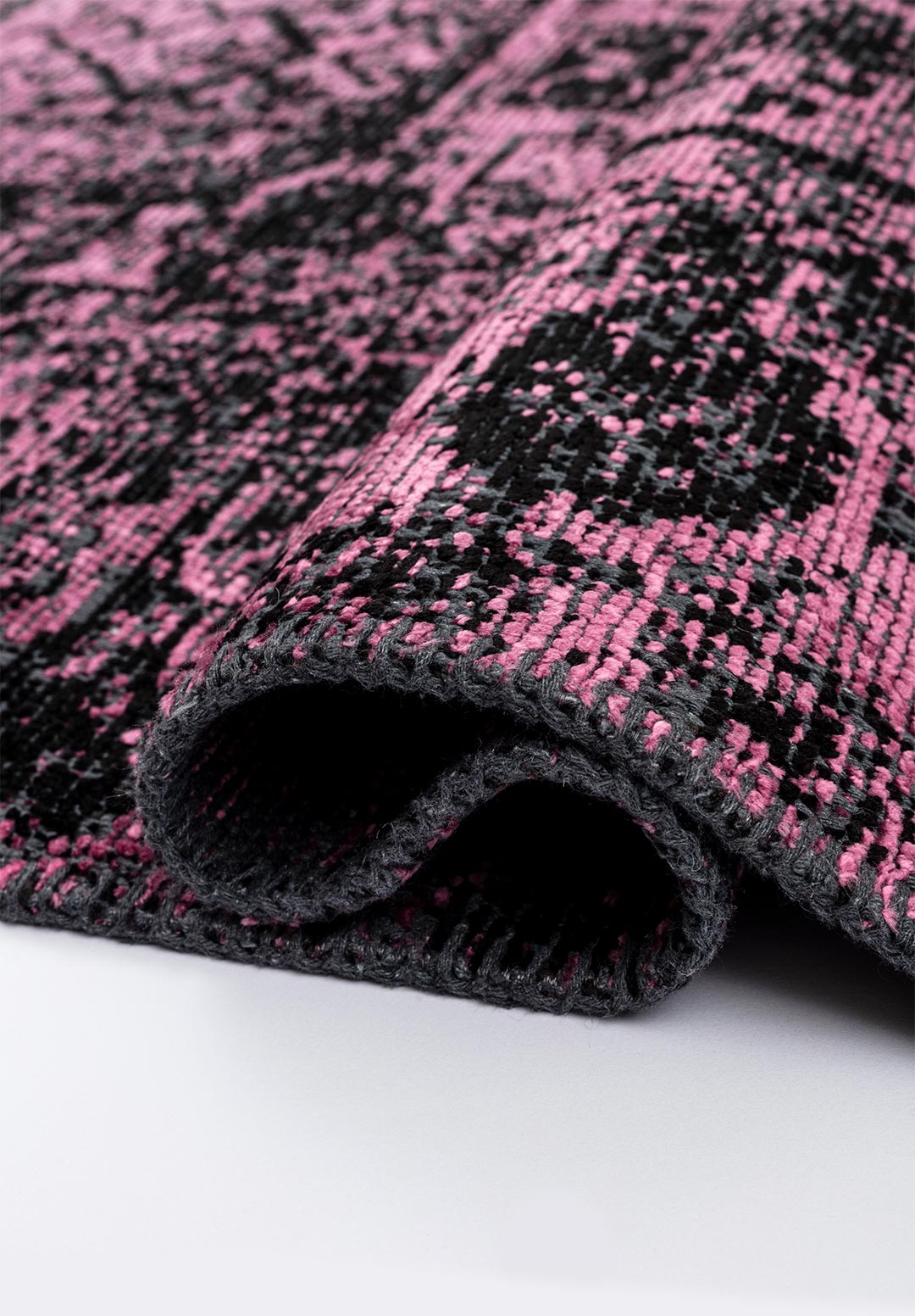 TITLE BLACK - PINK RUG