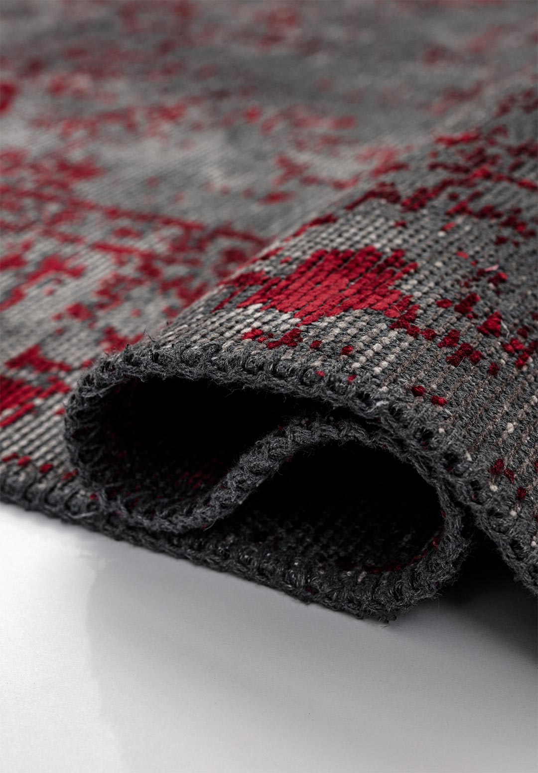 IVY GREY - RED RUG